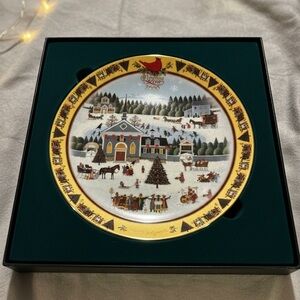 Charles Wysocki “Christmas Cove” 2000 Collector Plate w/ Box & Booklet